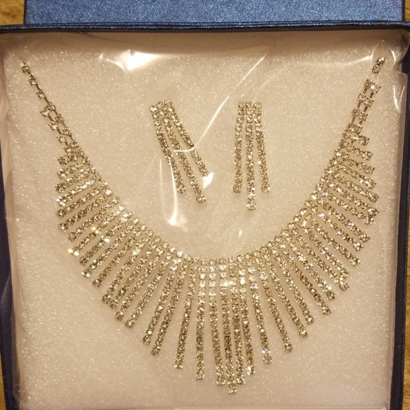 Necklace Set - Picture 1 of 1